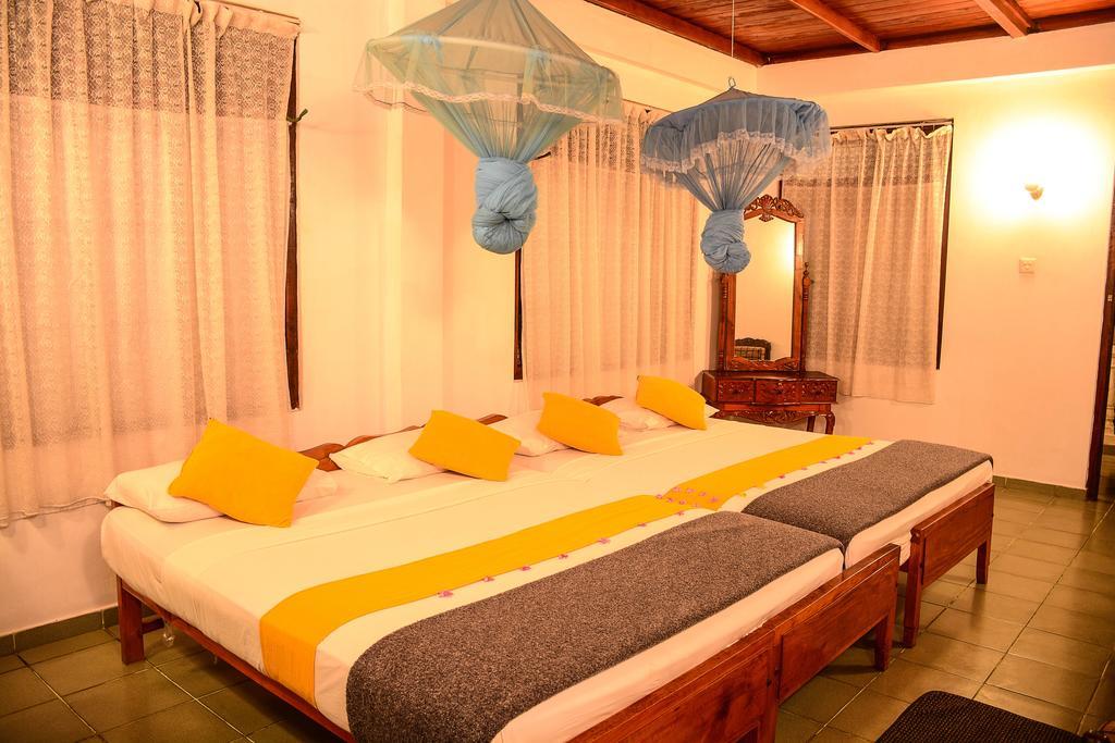 Shanthi Beach Resort Unawatuna Extérieur photo