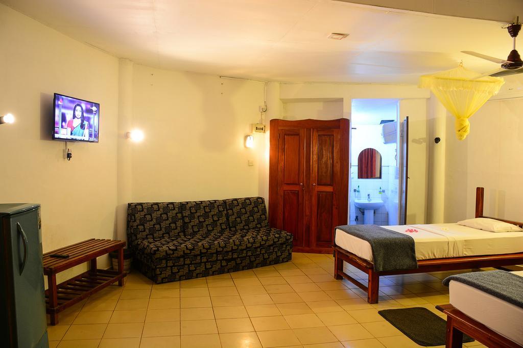 Shanthi Beach Resort Unawatuna Extérieur photo