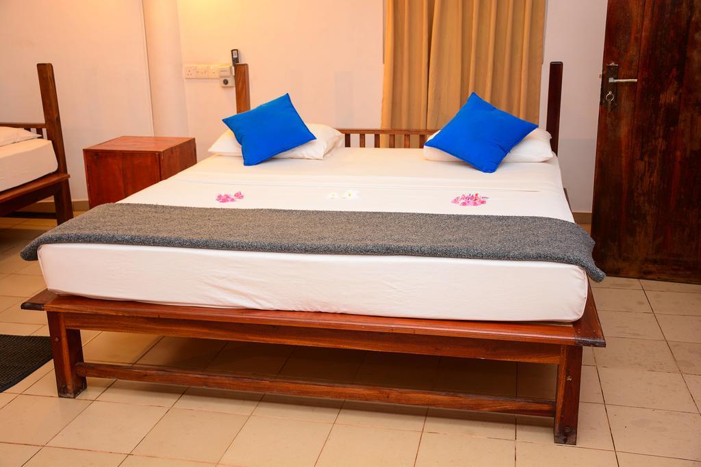 Shanthi Beach Resort Unawatuna Extérieur photo