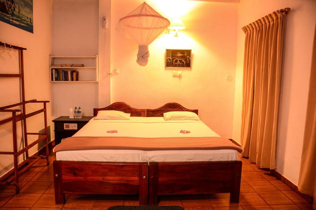Shanthi Beach Resort Unawatuna Extérieur photo