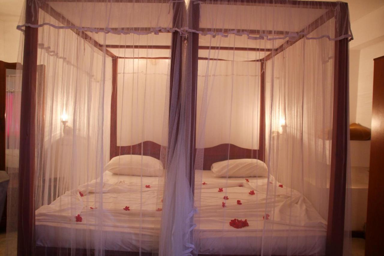 Shanthi Beach Resort Unawatuna Extérieur photo